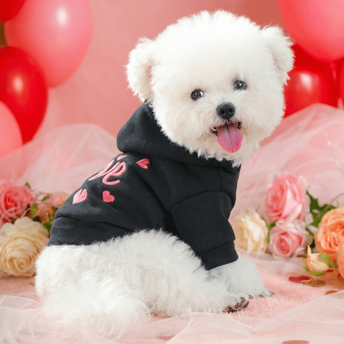 Sweat noir LOVE pour chien – Petits cœurs roses – photo produit 2