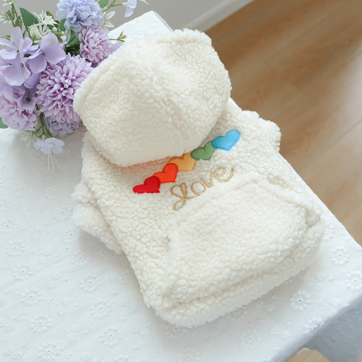 Sweat polaire blanc – Petits cœurs multicolores – photo produit 5