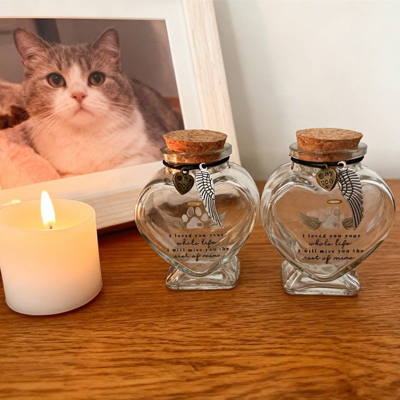 Bouteille commémorative pour les poils de chiens et de chats en forme de cœur